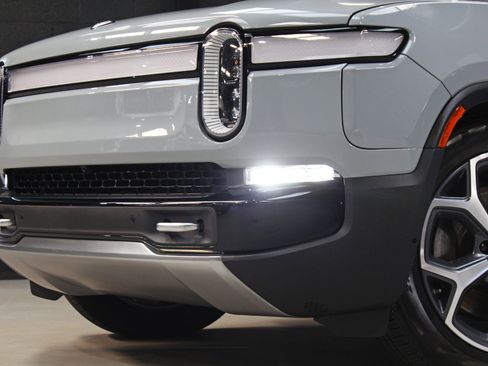 Used 2022 Rivian R1T Adventure AWD/4WD image 6