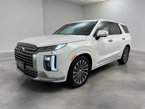 Used 2024 Hyundai Palisade Calligraphy image 3