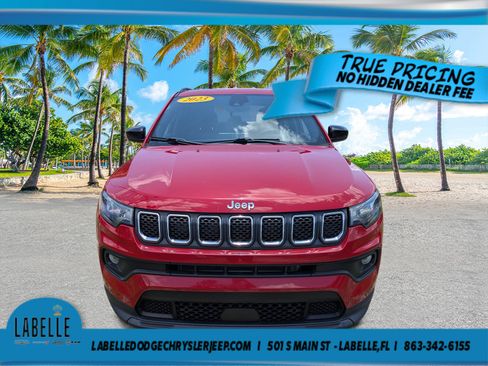Used 2023 Jeep Compass Latitude AWD/4WD image 8