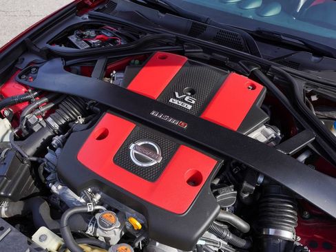 Used 2017 Nissan 370Z NISMO RWD image 38
