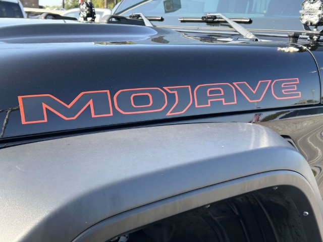 Used 2024 Jeep Gladiator Mojave w/ Technology Group AWD/4WD image 9