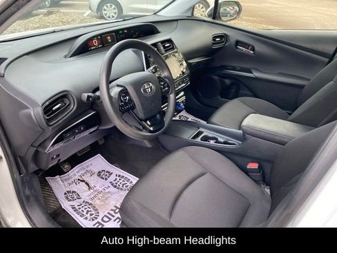 Used 2022 Toyota Prius LE FWD image 6
