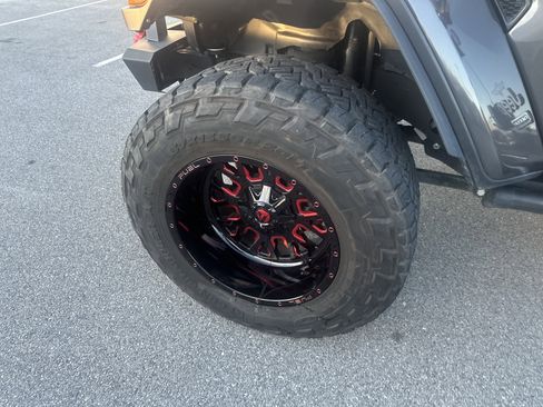 Used 2021 Jeep Wrangler Unlimited Rubicon w/ Xtreme Recon 35" Tire Package image 14