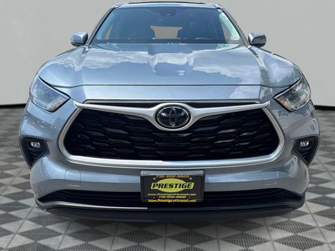 Used 2021 Toyota Highlander XLE AWD/4WD image 21