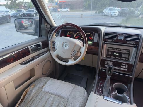 Used 2004 Lincoln Navigator 2WD image 15