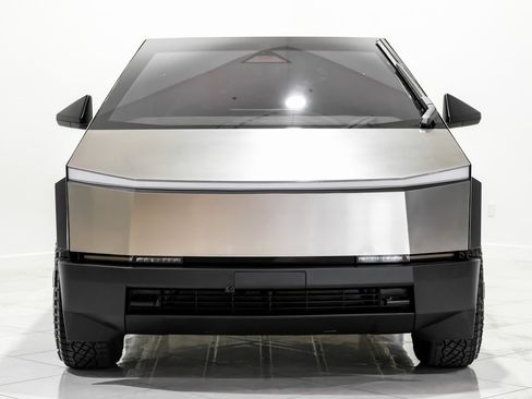 Used 2024 Tesla Cybertruck AWD Crew Cab image 2