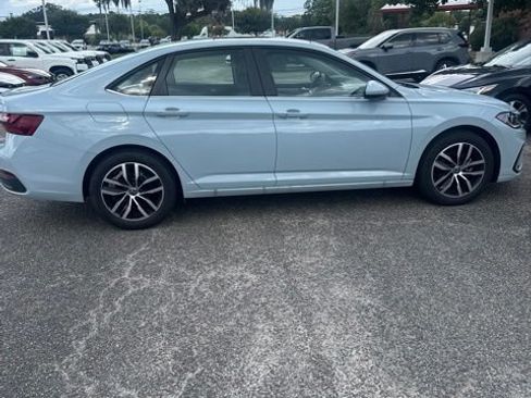 Used 2025 Volkswagen Jetta SE w/ Sunroof Package FWD image 13