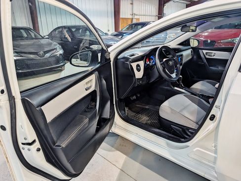 Used 2018 Toyota Corolla LE FWD image 14