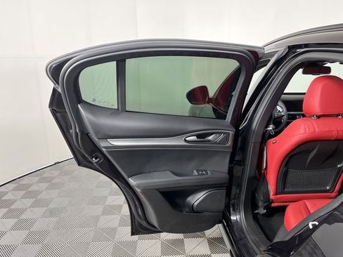 Used 2025 Alfa Romeo Stelvio Sprint w/ Veloce Package image 40