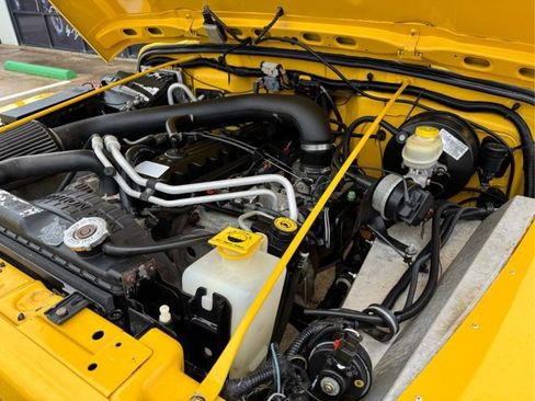 Used 2004 Jeep Wrangler Rubicon w/ Dual Top Group image 33