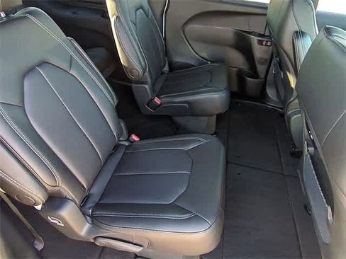New 2026 Chrysler Pacifica Select image 22