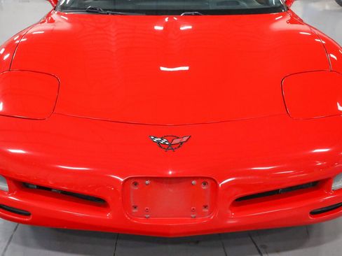 Used 2004 Chevrolet Corvette Coupe w/ Roof Package RWD image 7