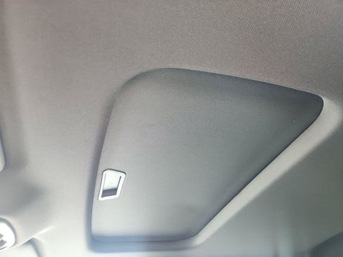 Used 2025 Chevrolet Trax RS w/ Sunroof Package FWD image 17
