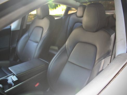 Used 2020 Tesla Model 3 Standard Range RWD image 15