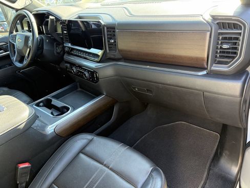 Used 2024 Chevrolet Silverado 2500 High Country w/ High Country Premium Package AWD/4WD image 7