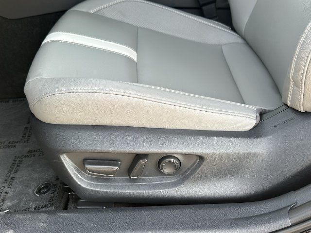 Used 2025 Toyota Camry SE w/ Convenience Package FWD image 25