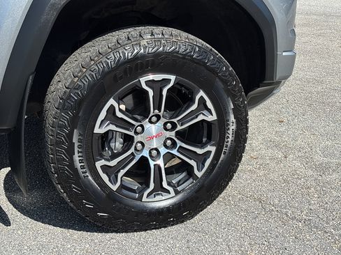 Used 2024 GMC Canyon AT4 w/ Technology Package AWD/4WD image 10