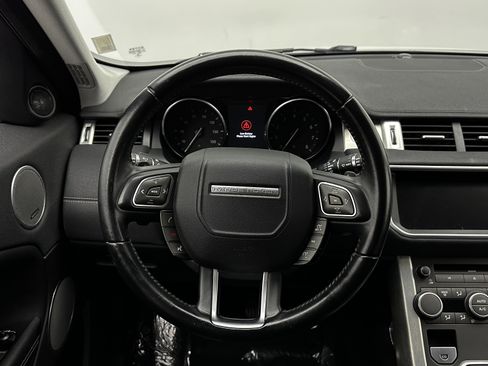 Used 2017 Land Rover Range Rover Evoque SE Premium image 25