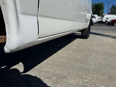 Used 2013 Chevrolet Express 2500 RWD image 12