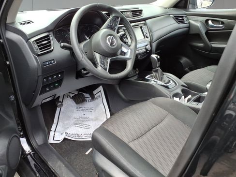 Used 2020 Nissan Rogue SV image 11