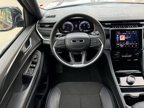 New 2025 Jeep Grand Cherokee Altitude image 15