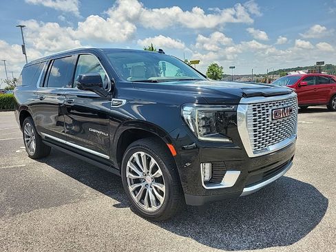 Used 2021 GMC Yukon XL Denali w/ Denali Ultimate Package RWD image 3
