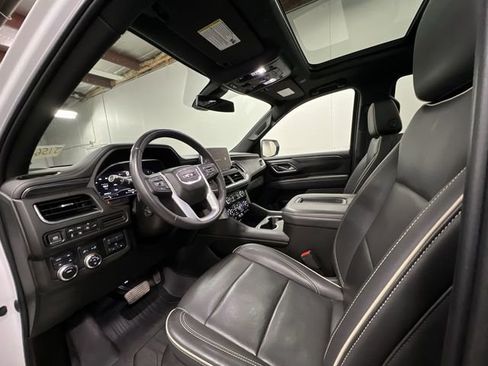 Used 2022 GMC Yukon SLT w/ SLT Premium Package image 10
