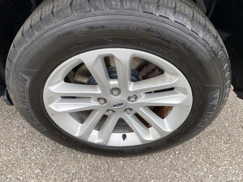 Used 2015 Ford Explorer XLT w/ Equipment Group 202B AWD/4WD image 27