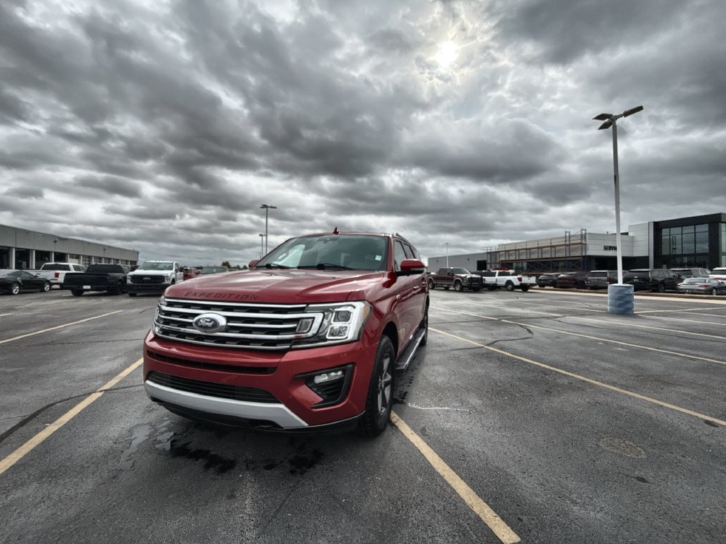 Used 2020 Ford Expedition XLT w/ Equipment Group 202A AWD/4WD image 16