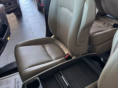 Used 2018 Honda Odyssey EX-L image 32