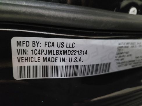 Used 2021 Jeep Cherokee Latitude Plus AWD/4WD image 33