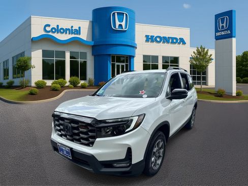 Used 2023 Honda Passport TrailSport image 2