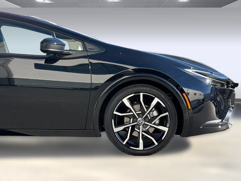 Used 2025 Toyota Prius Plug-In Hybrid image 17