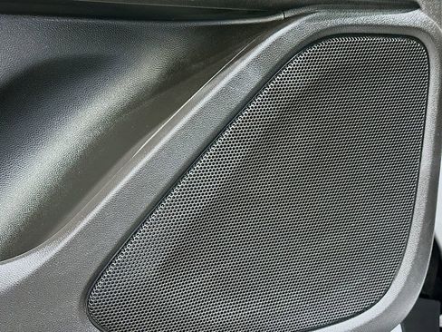 Used 2024 GMC Terrain SLT image 19