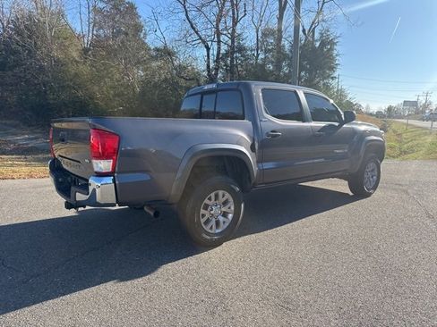 Used 2017 Toyota Tacoma SR5 image 3