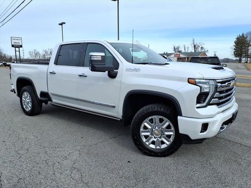 Used 2025 Chevrolet Silverado 2500 High Country w/ Z71 Off-Road Package image 2