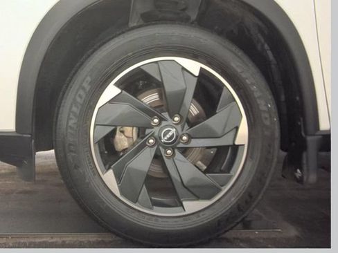 Used 2024 Nissan Rogue SV w/ SV Premium Package AWD/4WD image 8
