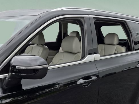 Used 2023 Kia Telluride EX w/ EX Captain's Chair Package FWD image 9