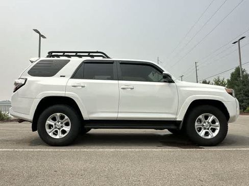 Used 2016 Toyota 4Runner SR5 AWD/4WD image 3