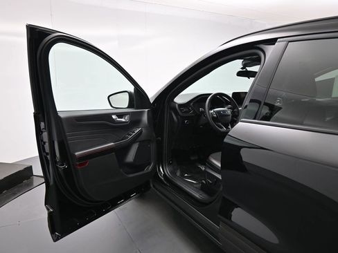 Certified 2025 Ford Escape ST-Line image 9