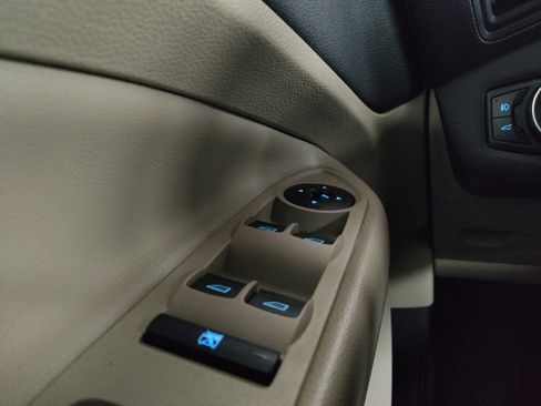Used 2017 Ford Escape SE w/ SE Cold Weather Package FWD image 27