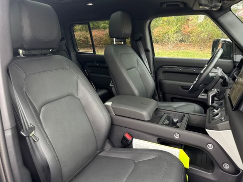 New 2024 Land Rover Defender 130 S image 22