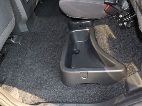 Used 2024 Nissan Frontier SV image 20