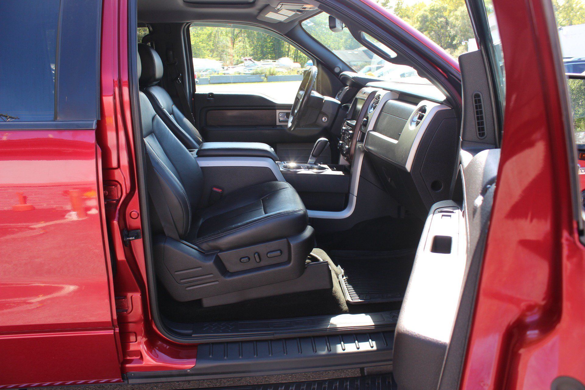 Used 2014 Ford F150 Lariat w/ Equipment Group 502A Luxury AWD/4WD image 34