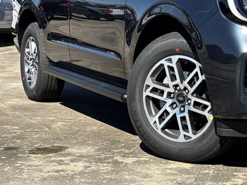 New 2026 Ford Expedition Active image 12