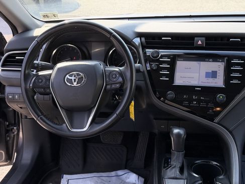 Used 2020 Toyota Camry image 17