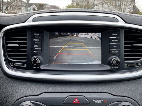 Used 2020 Kia Sorento LX image 13