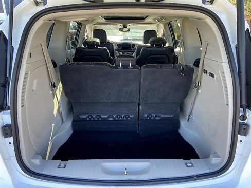 Used 2018 Chrysler Pacifica Limited image 20