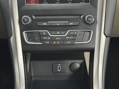 Used 2018 Ford Fusion SE w/ Equipment Group 602A FWD image 13