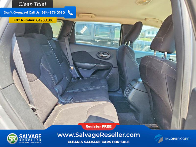 Used 2015 Jeep Cherokee Latitude AWD/4WD image 15